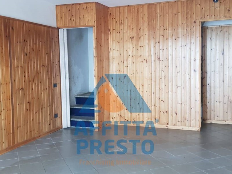 Negozio in Affitto a Empoli, 500&euro;, 46 m²