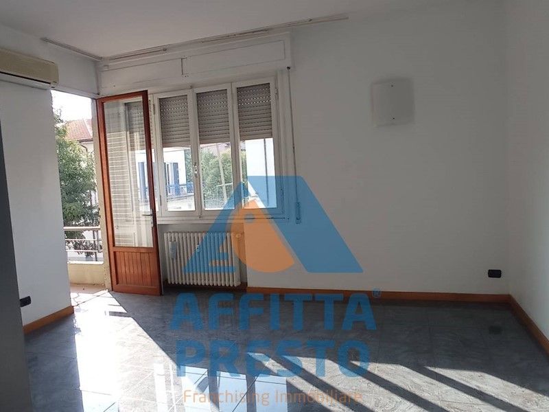 Ufficio in Affitto a Empoli, 143 m²
