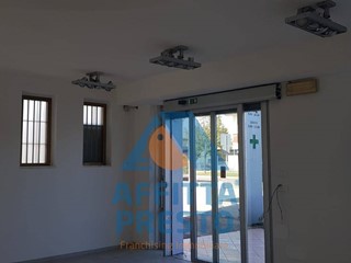 Attività commerciale in Affitto a Vinci, 1'500€, 80 m²