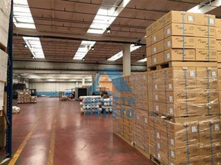 Capannone in Affitto a Calenzano, 3900 m²