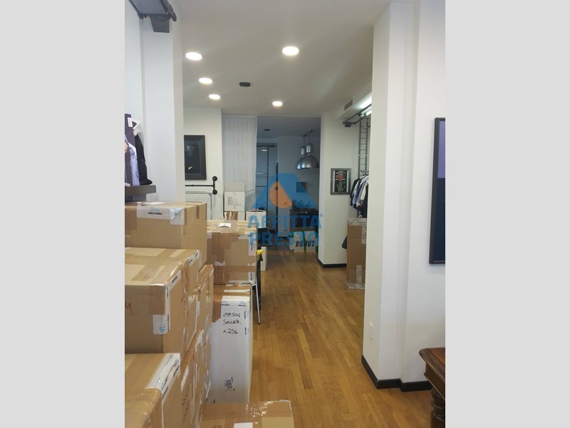 Attività commerciale in Affitto a San Miniato, 900€, 100 m²