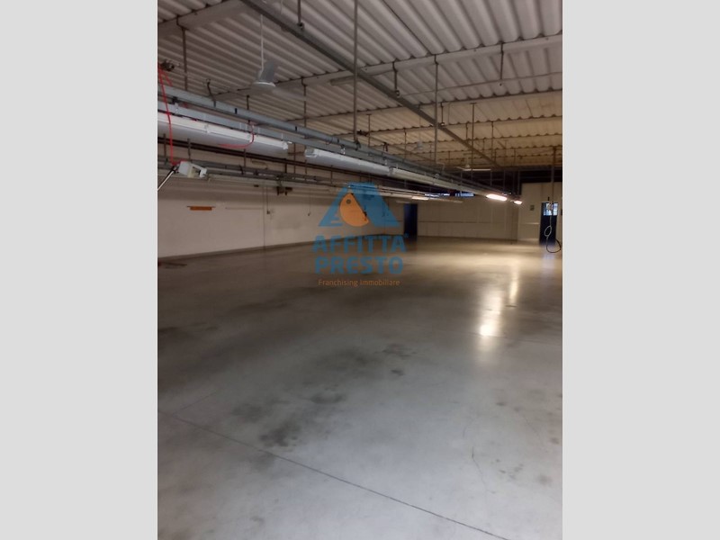 Capannone in Vendita a Empoli, 650'000€, 614 m²