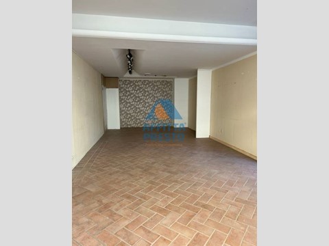 Attività commerciale in Vendita a Empoli, 200 m²