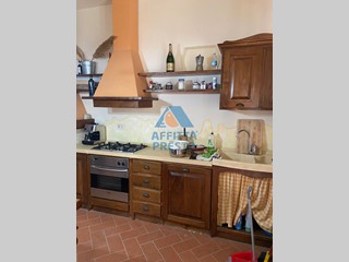 Casa Indipendente in Affitto a Lamporecchio, 1'500€, 220 m²