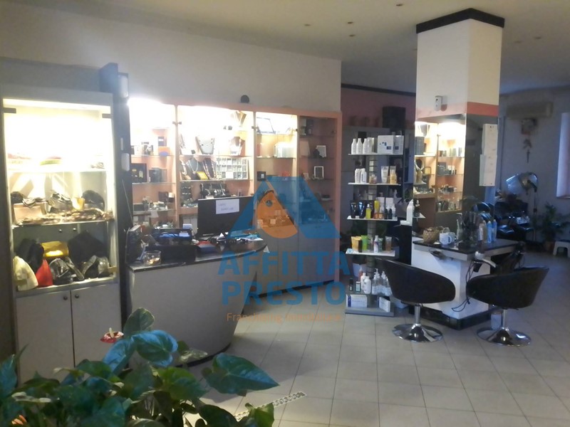 Attività commerciale in Affitto a Fucecchio, 600&euro;, 80 m²