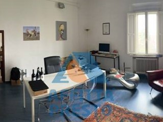 Ufficio in Affitto a Montespertoli, 800€, 115 m²