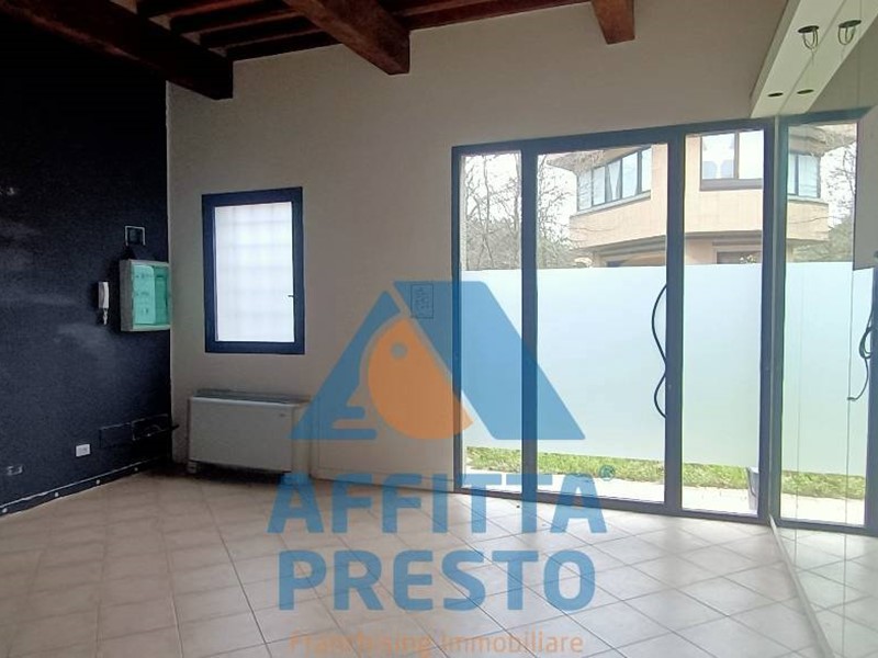 Attività commerciale in Affitto a Empoli, 1'500&euro;, 150 m²