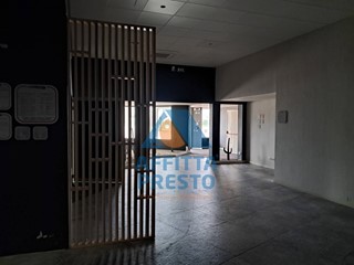 Attività commerciale in Affitto a Massa e Cozzile, 2400 m²