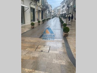 Attività commerciale in Affitto a Fucecchio, 450&euro;, 20 m²