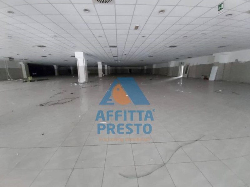 Attività commerciale in Vendita a Cascina, 2'200'000€, 9000 m²