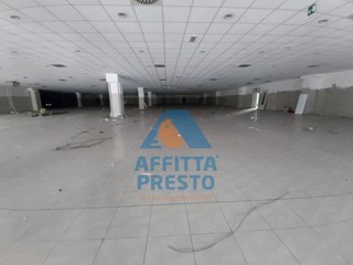 Attività commerciale in Vendita a Cascina, 2'200'000€, 9000 m²