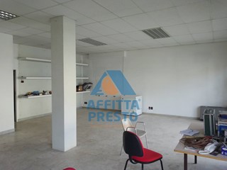 Attività commerciale in Affitto a San Miniato, 800€, 80 m²