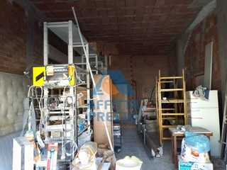 Magazzino in Affitto a San Miniato, 450€, 80 m²