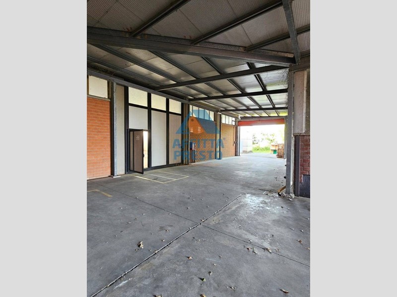 Capannone in Affitto a Montecatini Terme, 4'600€, 2100 m²