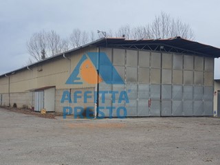 Magazzino in Vendita a Empoli, 645 m²