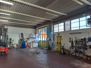 Attività commerciale in Affitto a Cerreto Guidi, 3'500€, 550 m²