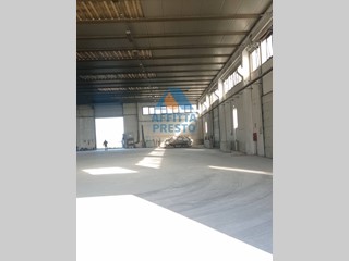 Magazzino in Affitto a Piombino, 2500 m²