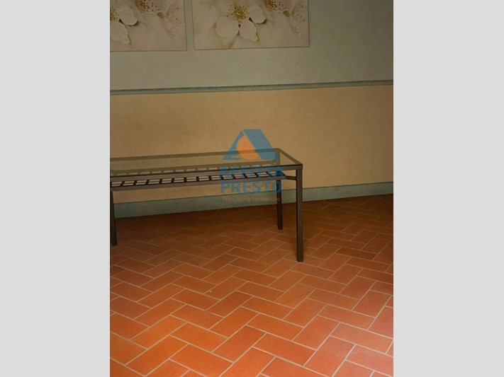 Ufficio in Affitto a Santa Croce sull'Arno, 300€, 25 m²