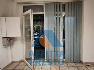 Attività commerciale in Affitto a Lastra a Signa, 850€, 65 m²
