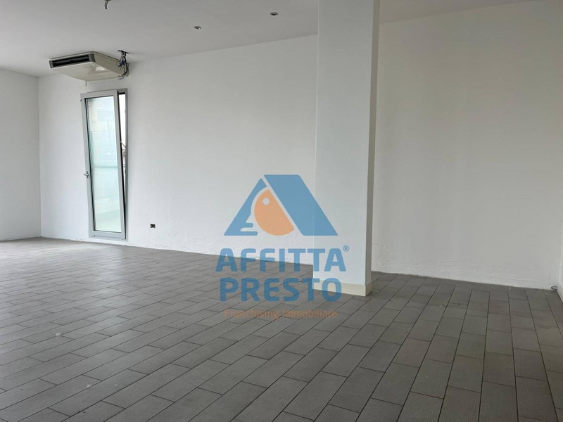 Attività commerciale in Affitto a Empoli, 1'200&euro;, 43 m²