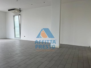 Attività commerciale in Affitto a Empoli, 1'200&euro;, 43 m²