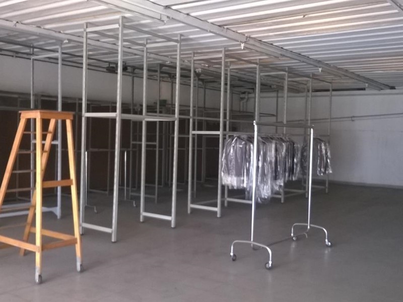 Capannone in Vendita a Empoli, 330 m²