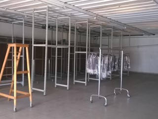 Capannone in Vendita a Empoli, 330 m²