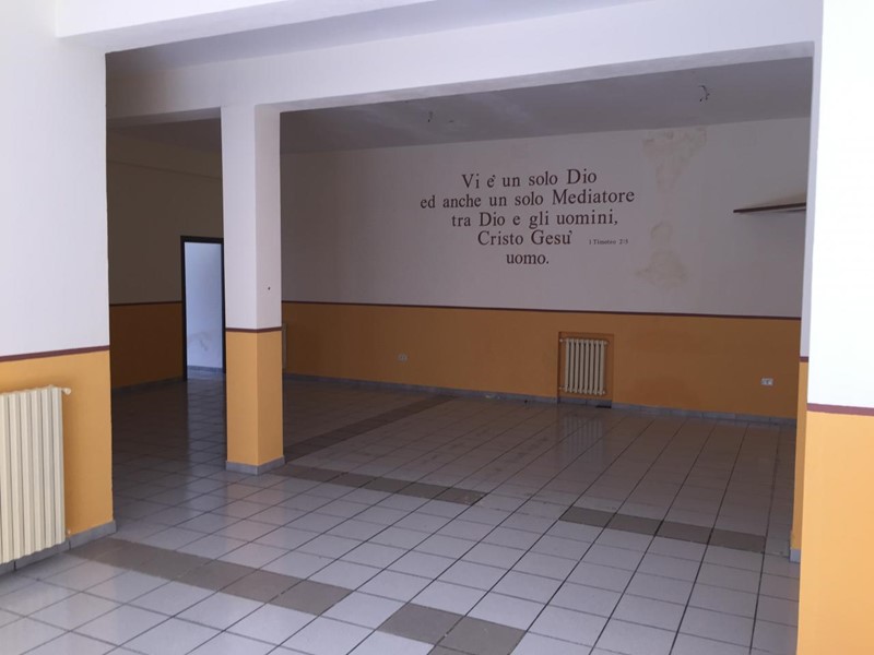 Attività commerciale in Affitto a Vinci, 100 m²