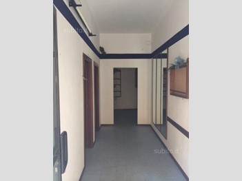 Attività commerciale in Affitto a Santa Croce sull'Arno, 400€, 80 m²