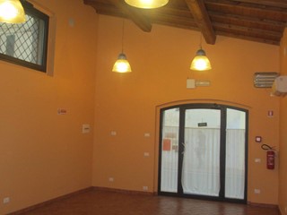 Attività commerciale in Affitto a Montelupo Fiorentino, 1'200€, 100 m²