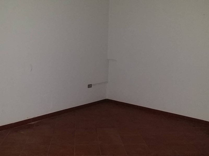 Attività commerciale in Affitto a Vinci, 500€, 40 m²
