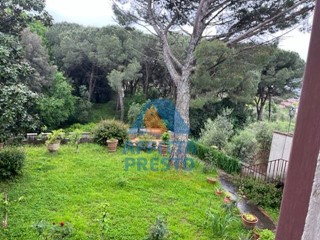 Villetta a schiera in Affitto a Lamporecchio, 3'000€, 400 m²