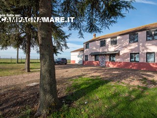 Rustico in Vendita a Codigoro, 169'000€, 260 m²