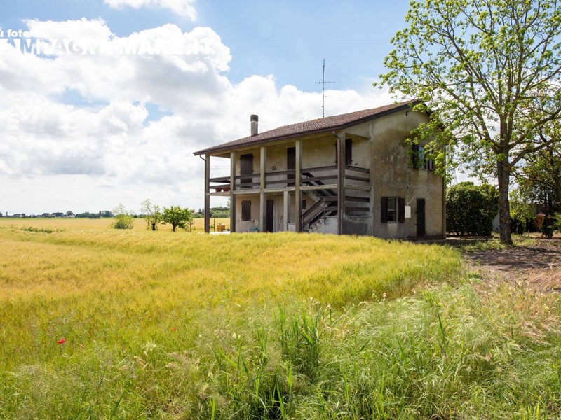 Casa Indipendente in Vendita a Mesola, 69'000€, 240 m²