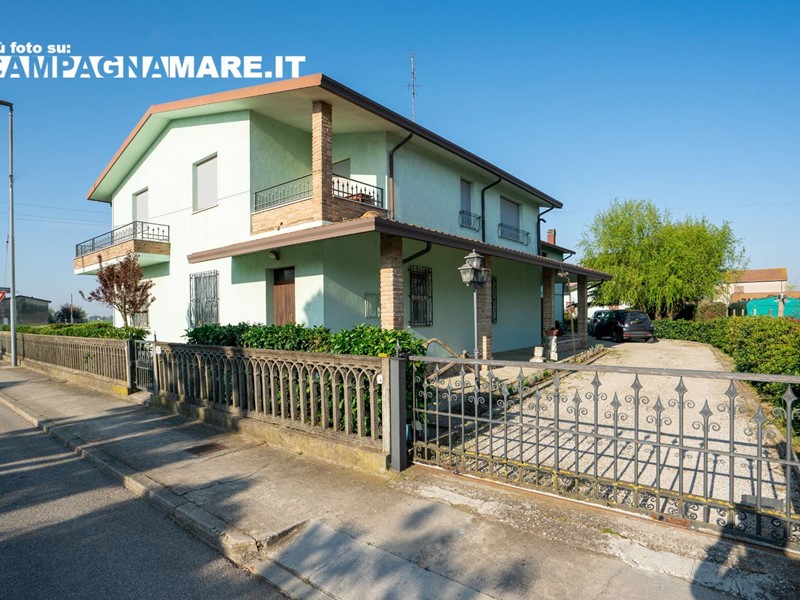 Villetta a schiera in Vendita a Codigoro, 139'000€, 220 m²