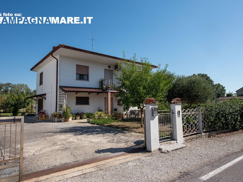 Casa Indipendente in Vendita a Riva del Po, 75'000€, 160 m²