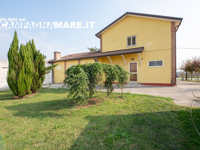 Casa Indipendente in Vendita a Jolanda di Savoia, 79'000€, 140 m²