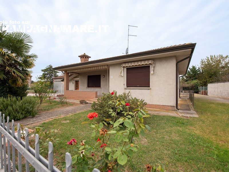 Villa in Vendita a Riva del Po, 125'000€, 140 m²