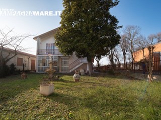 Villa in Vendita a Lagosanto, 160'000€, 210 m²