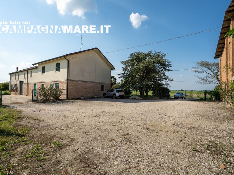 Casa Indipendente in Vendita a Copparo, 80'000&euro;, 250 m²