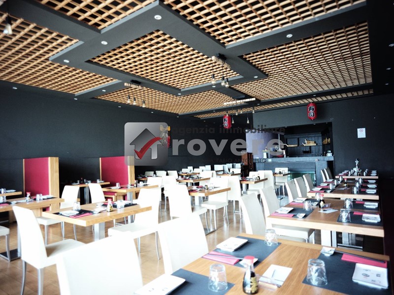 Attività commerciale in Vendita a Spresiano, 550'000€, 400 m²