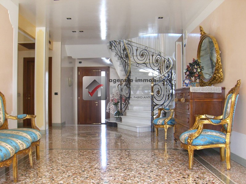 Villa in Vendita a Treviso, 1'500'000€, 567 m²