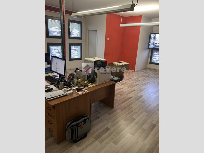 Ufficio in Affitto a Villorba, 650€, 97 m²