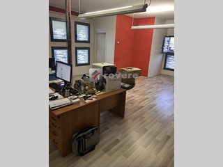 Ufficio in Affitto a Villorba, 650€, 97 m²