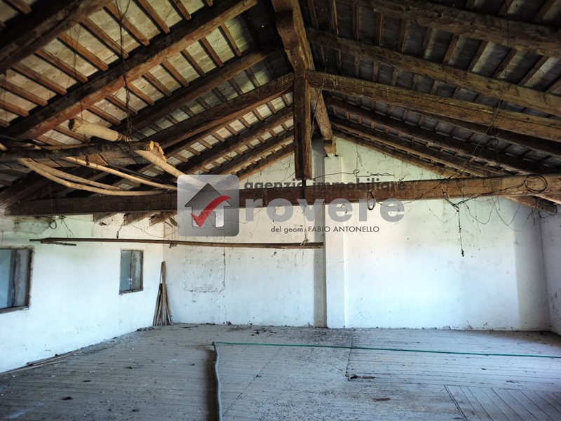Rustico in Vendita a Villorba, 125'000€, 350 m²