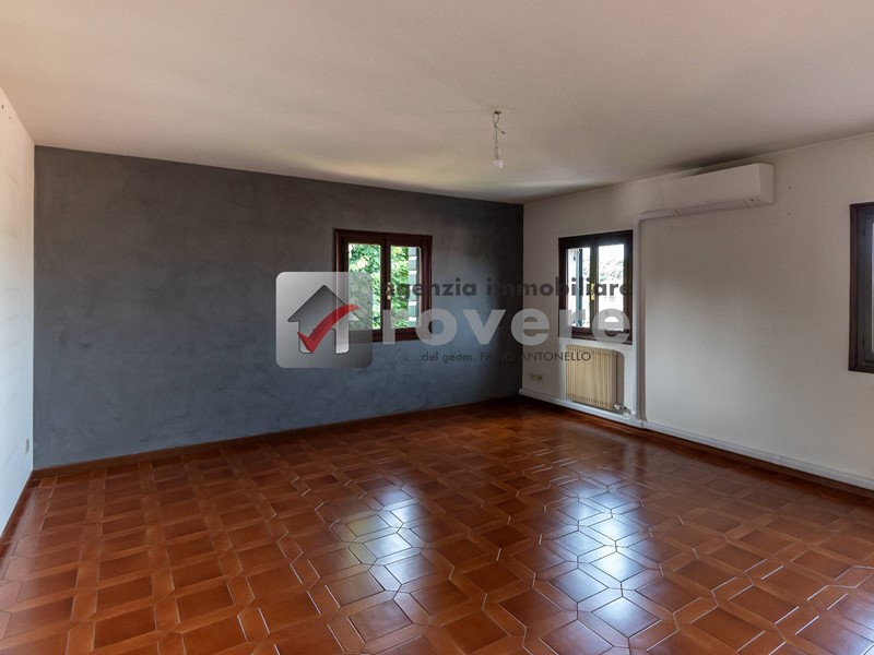 Villa in Affitto a Villorba, 1'700€, 170 m²