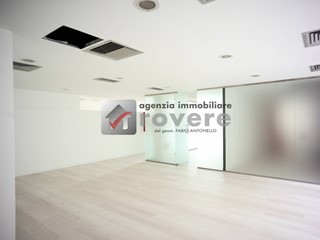 Ufficio in Affitto a Villorba, 1'750€, 272 m²
