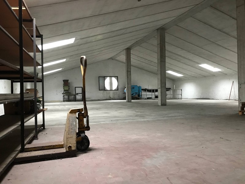 Capannone in Vendita a Treviso, 480'000€, 1020 m²