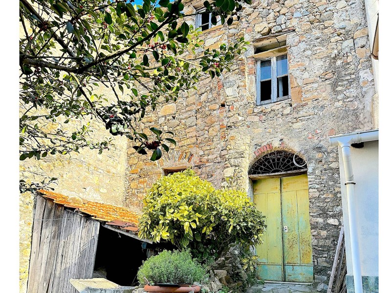 Rustico in Vendita a Moneglia, 75'000€, 213 m²