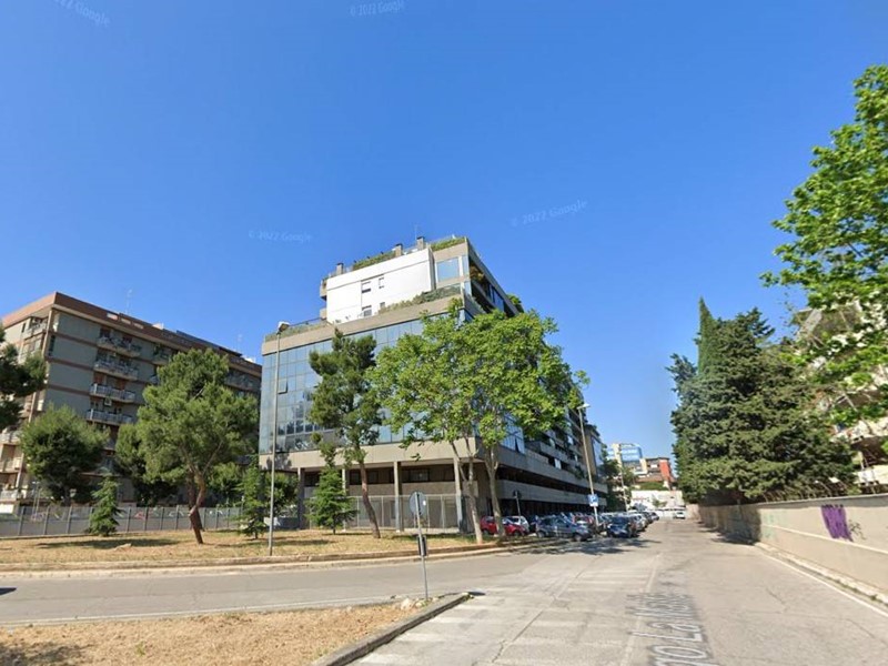Ufficio in Vendita a Bari, 850'000€, 400 m²